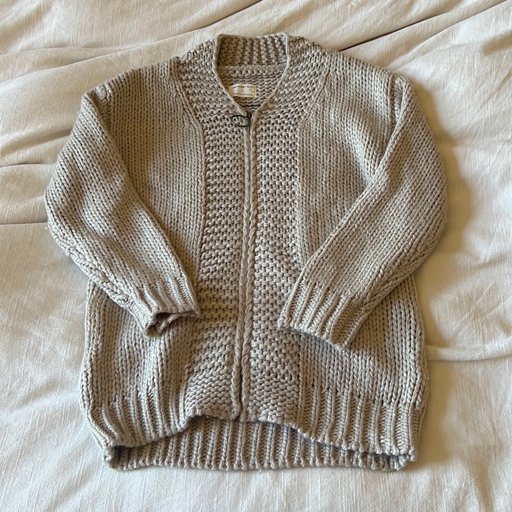 NWOT Zip-Up Sweater! Women’s size Medium